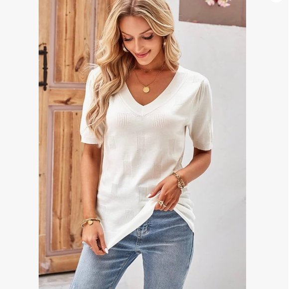 Off-White V-Neck Short Sleeve Knitted Sweater by Arach & Cloz - Picture 2 of 7